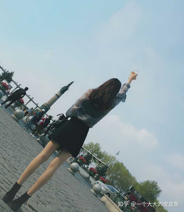 拥有一双又长又白的腿是什么体验?