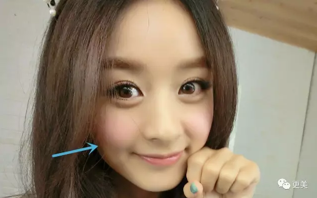 眼睛无辜有神,郑爽这种无辜的小鹿眼,真的是无论做什么都会被原谅啊