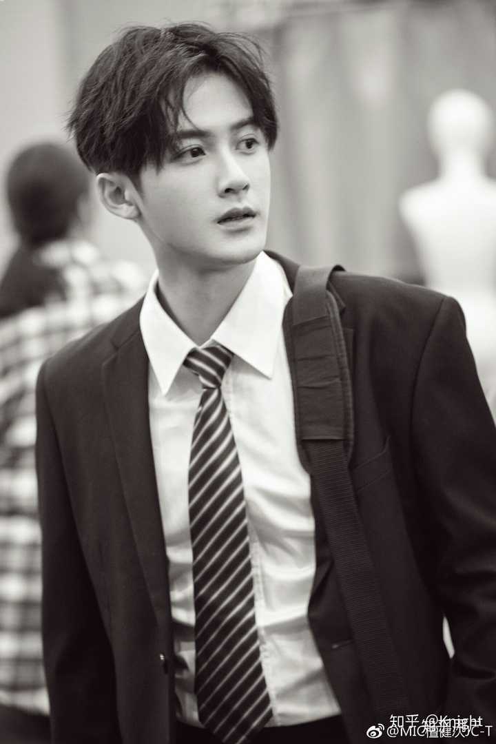 2020年哪些男明星发展势头较好?