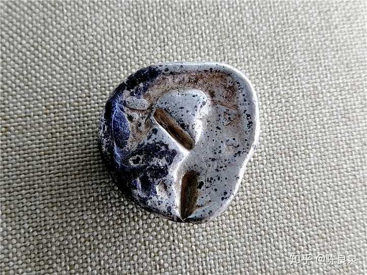 为什么正常古银器都有黑锈,古希腊的银币却可以毫无锈蚀光亮如新?