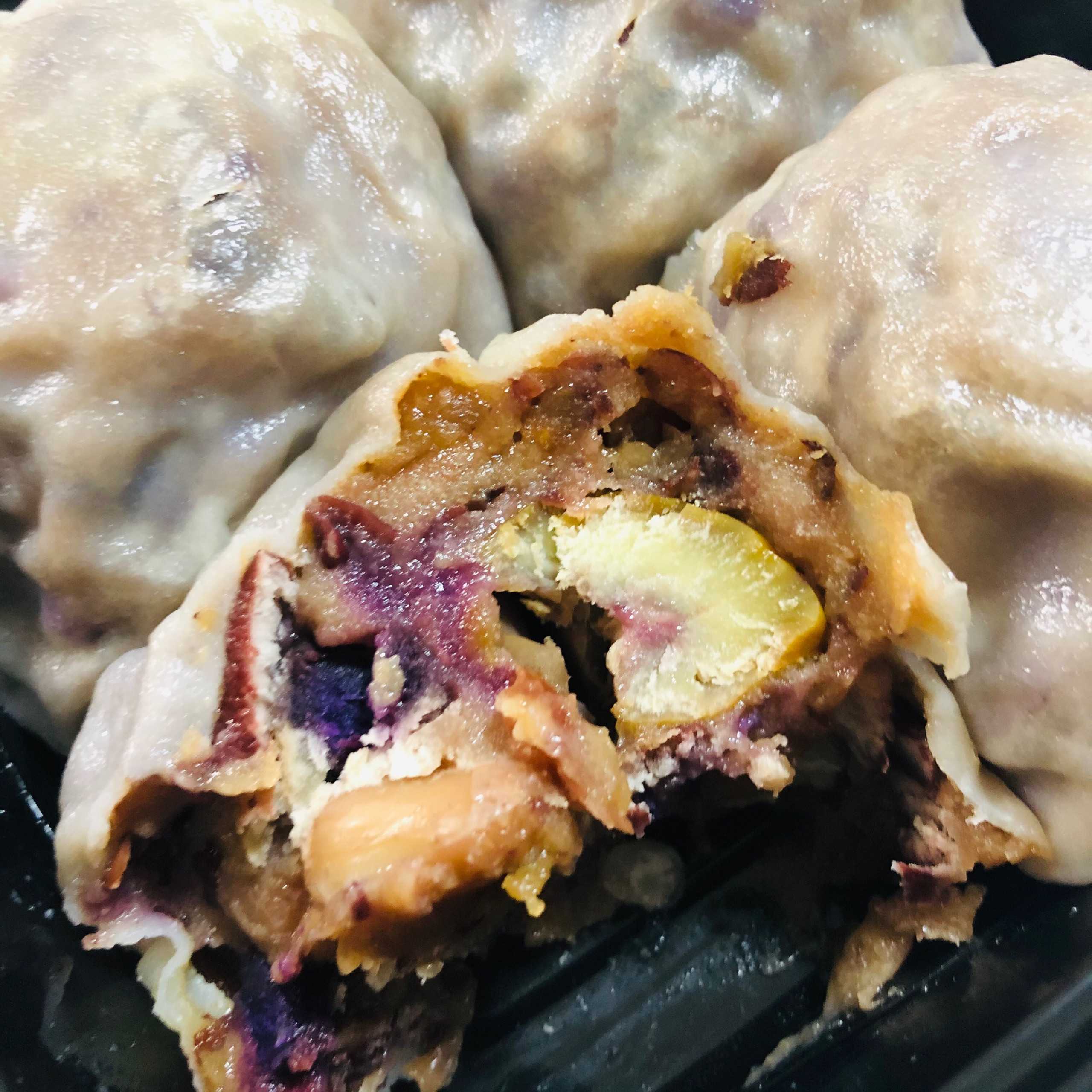 下午茶宫门口馒头店的粘豆包和黄米凉糕这粘豆包就不可能不好吃嘛整