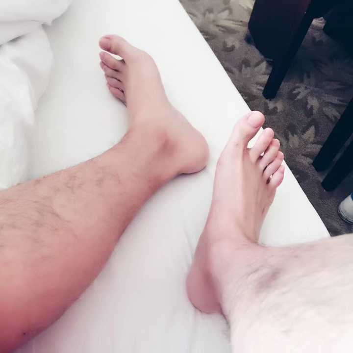 男孩子有一双好看的脚是一种什么样的体验？