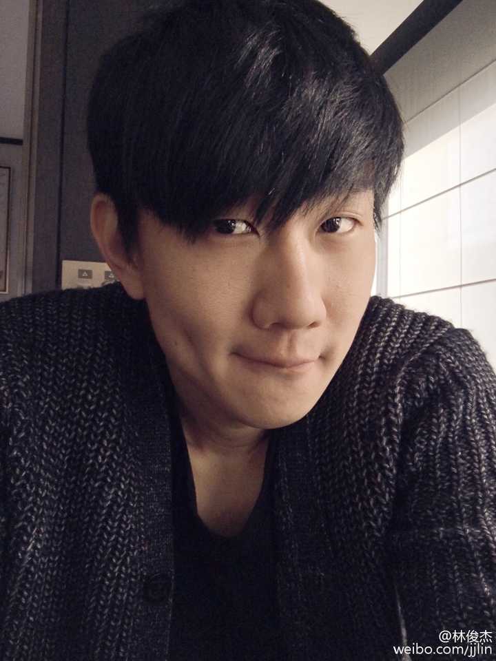 男生眼睛小,内双而且眼梢还很长.这种眼睛类型丑吗?