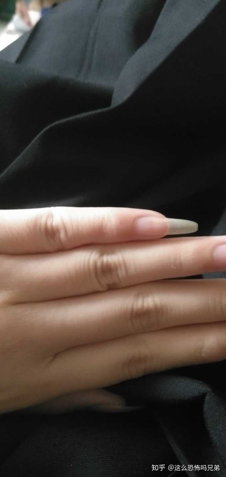 左手小指指甲超过1cm真的恶心吗?