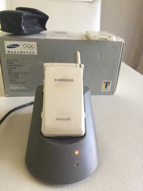 2001年,三星a-188,国行,大概五千块左右.
