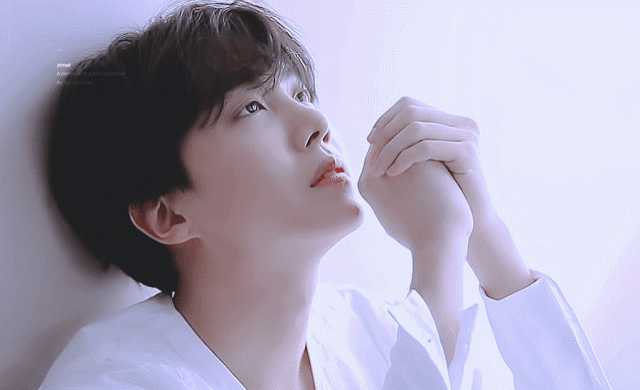 郑号锡侧脸真的超绝了,上图