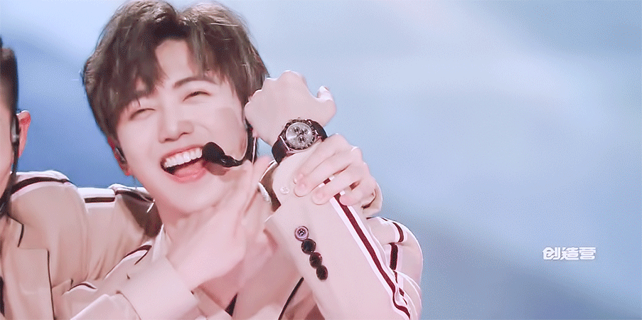 如何评价r1se成员焉栩嘉的颜