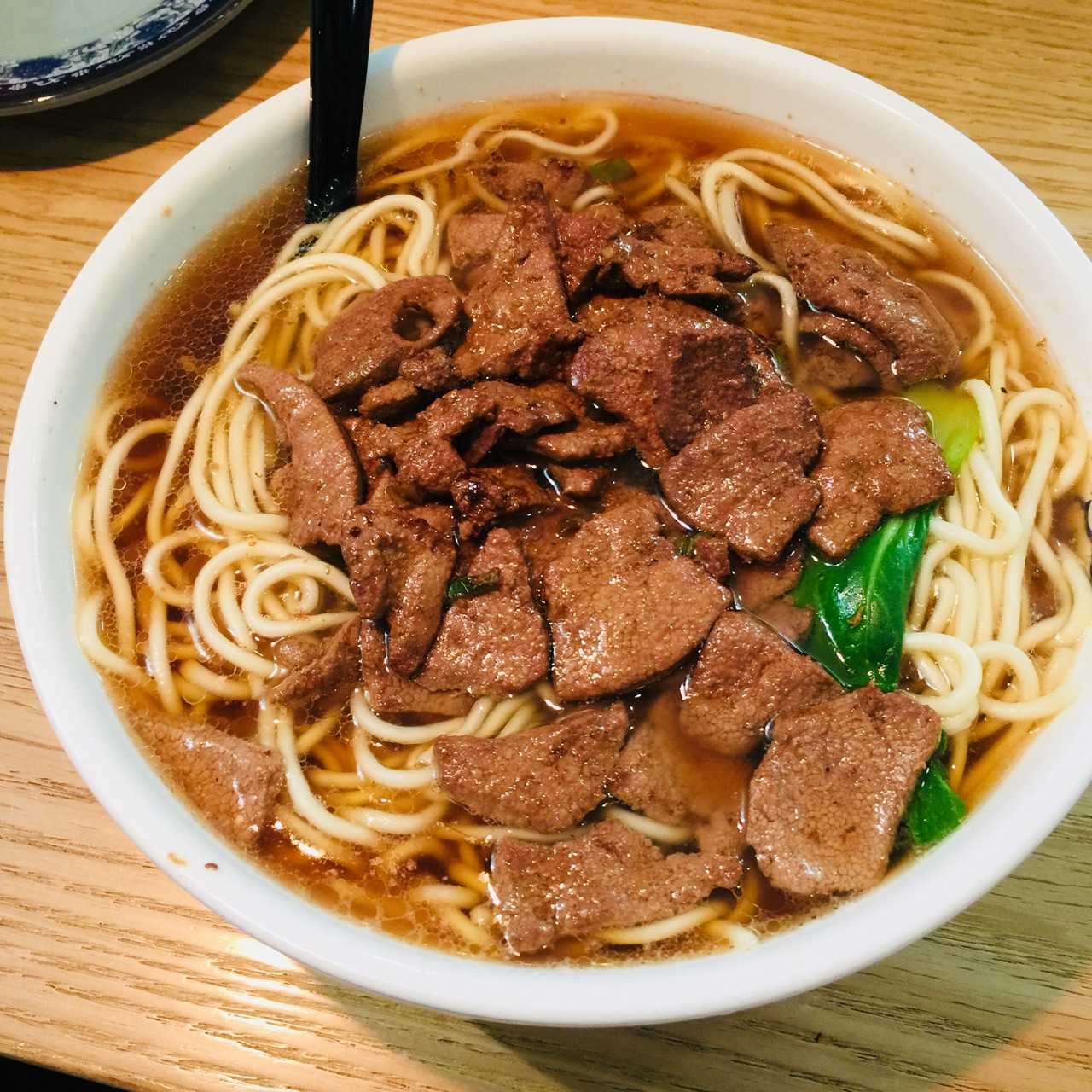 一碗超实在的猪肝面,只见猪肝不见面.