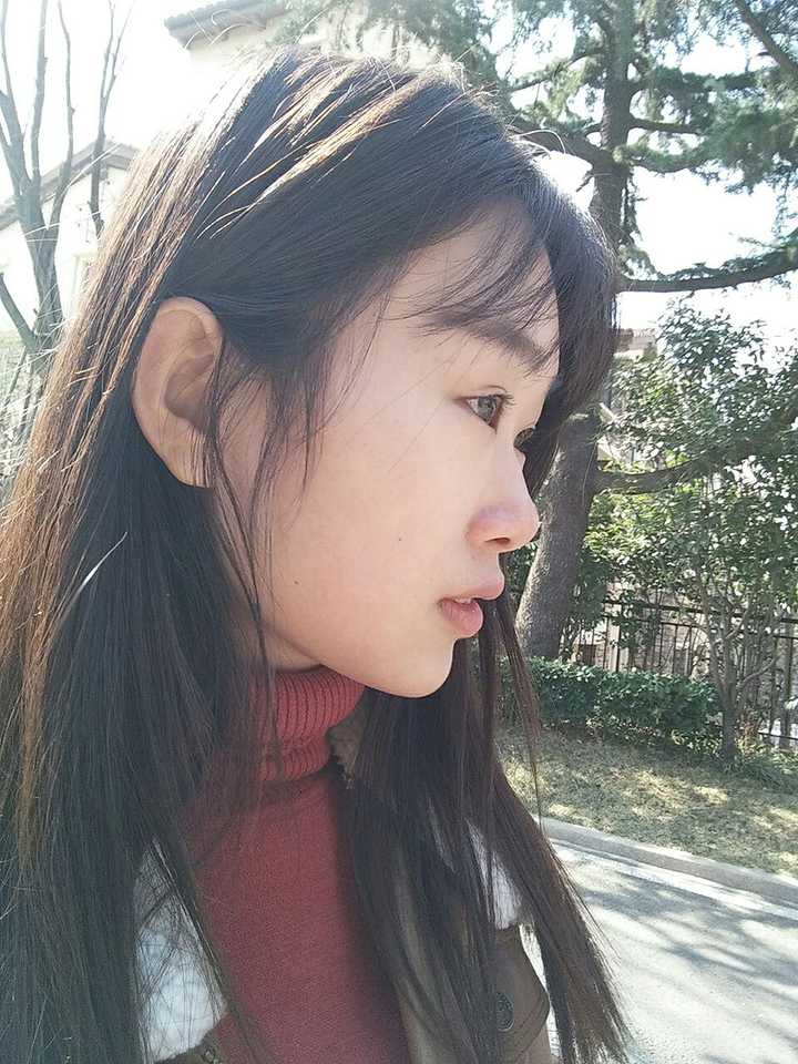 塌鼻子的女生留什么发型好看?