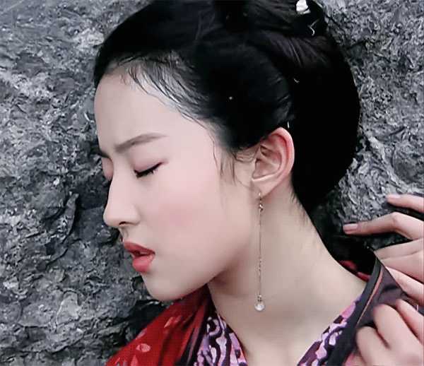 灵儿啊 乖巧懂事善解人意,长的可爱不说性格还很好,对你情有独钟还非