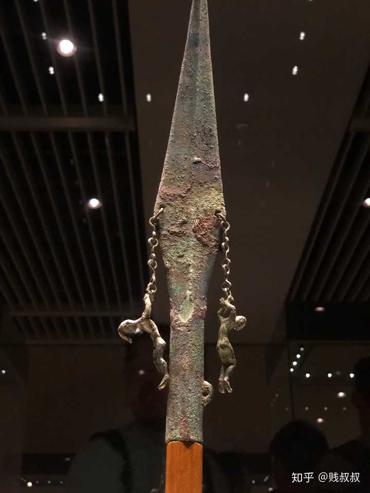 来自国家博物馆,秦汉时期青铜枪头,抛开艺术性,你看着这枚枪头上的