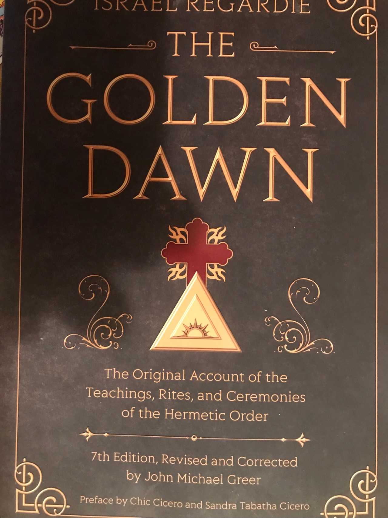 这个组织全称叫做the hermetic order of golden dawn,亦可以称作