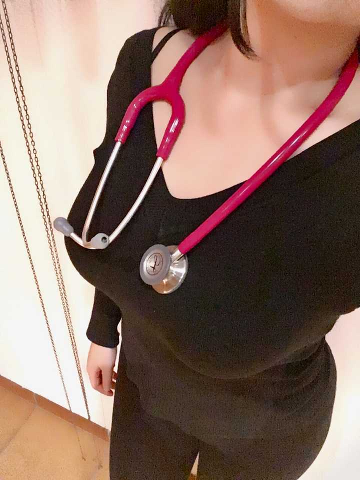 一点都不上镜 不管怎么拍都是个大饼脸 老天给了我圆滚滚的身材也给了