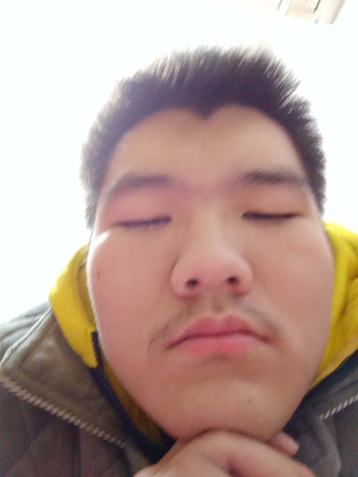 眼睛特别小是什么样的感觉?