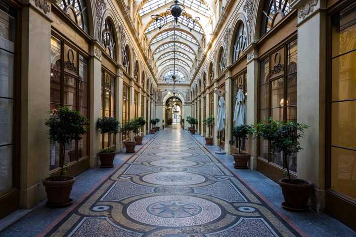 蒙托格伊街尽头的薇薇安拱廊街galerie vivienne是个充满惊喜的漫步
