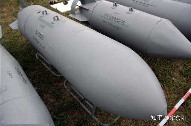 往坦克上丢燃烧弹为什么能杀伤坦克?