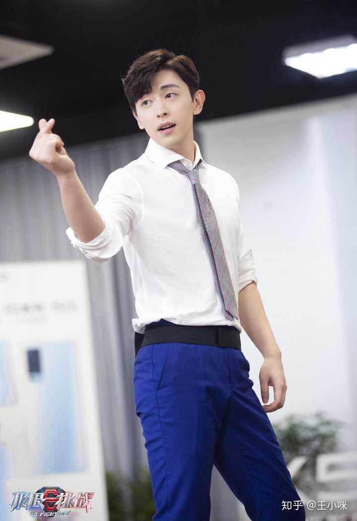 邓伦在《极限挑战第六季》中的造型,你最喜欢哪套呢?