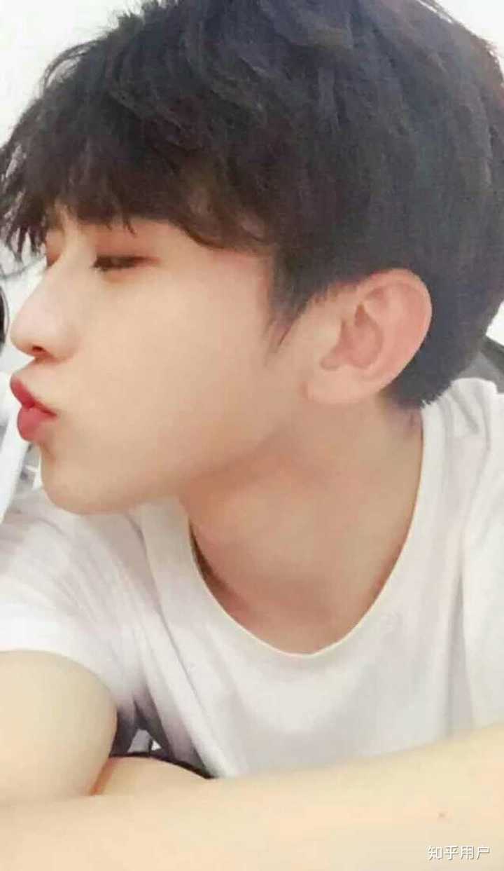 有哪些好看的侧脸?