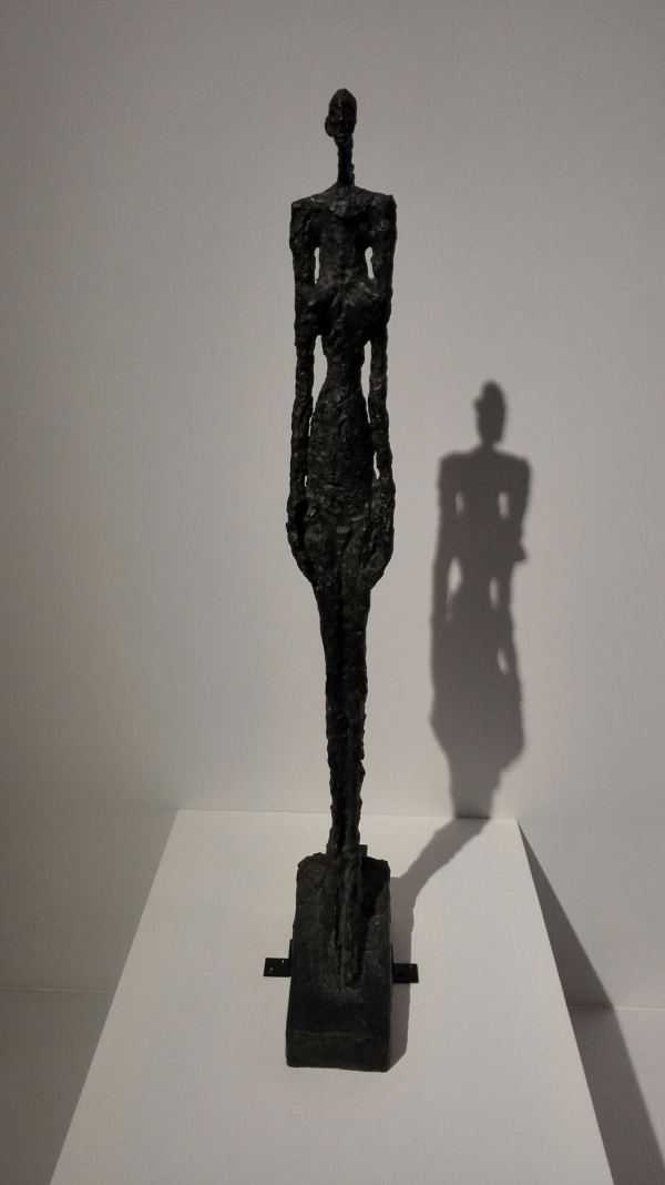 贾科梅蒂《威尼斯女人v》贾科梅蒂的雕塑作品形态几乎都是这样长而细直的