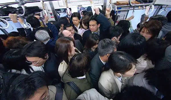 日本的电车上真有那么多痴汉吗?