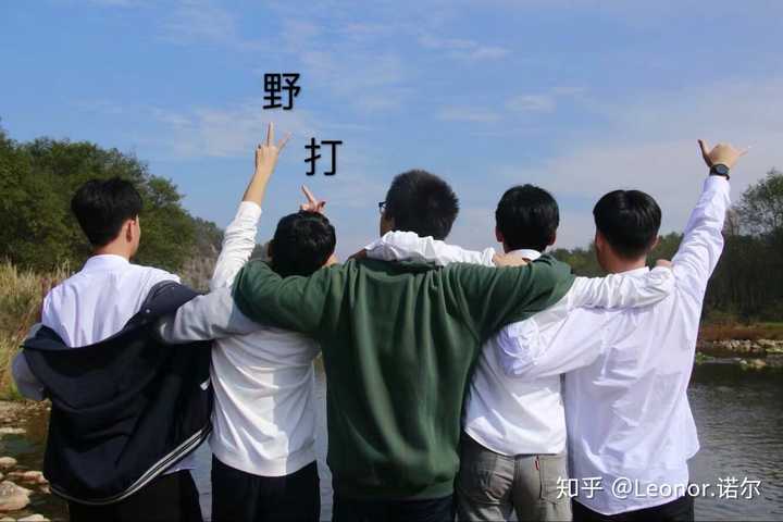 想跟一个男生多呆在一起,是喜欢吗?