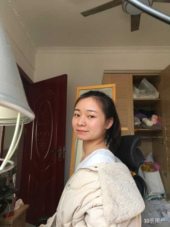 175 女生,方脸短额头没下巴适合什么发型?