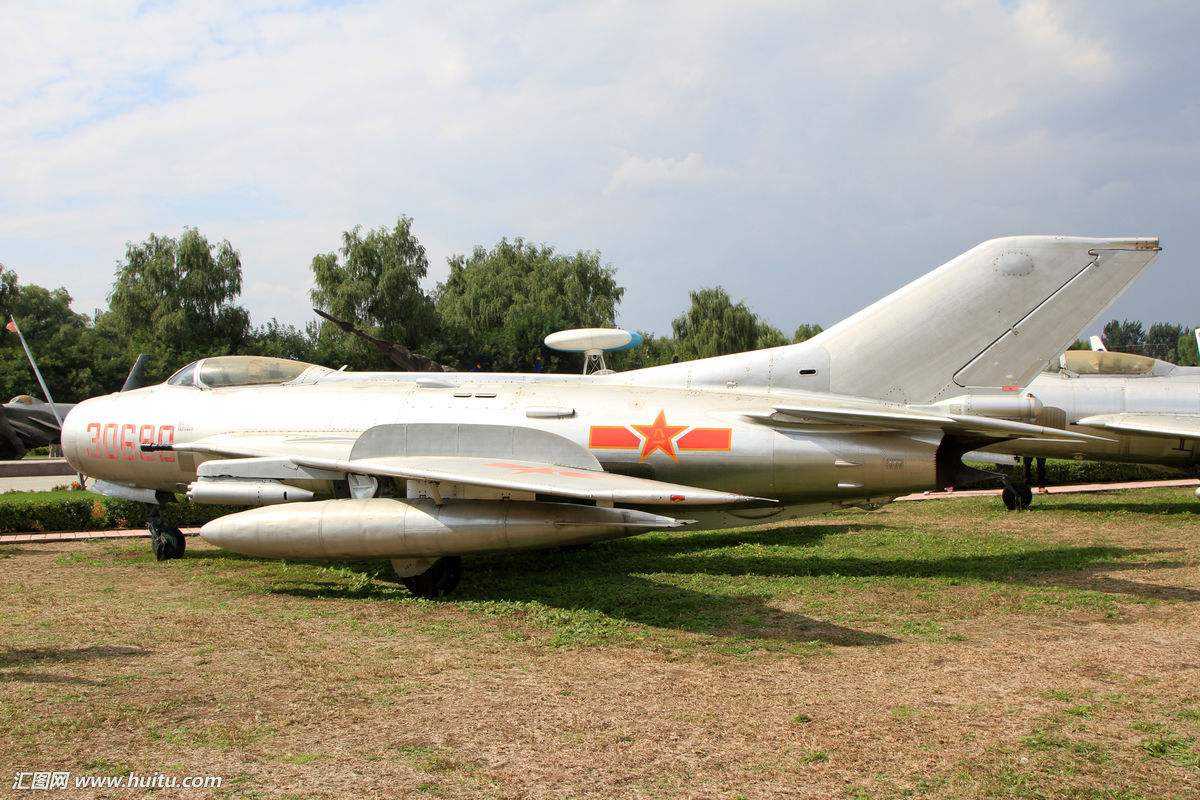 说强5就不得不提歼6/米格19歼6仿制原型是苏联米格19战斗机,是一康谮