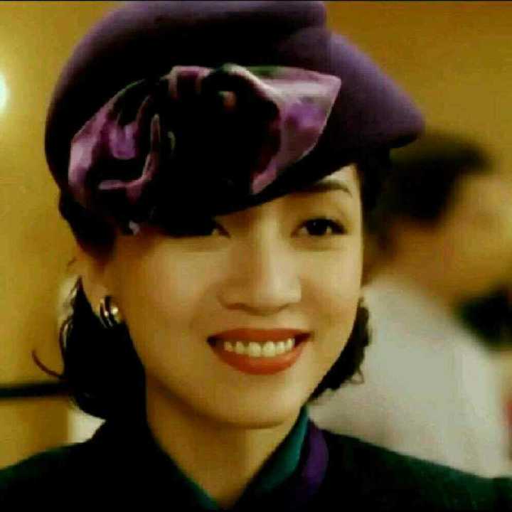 如何评价梅艳芳的长相?