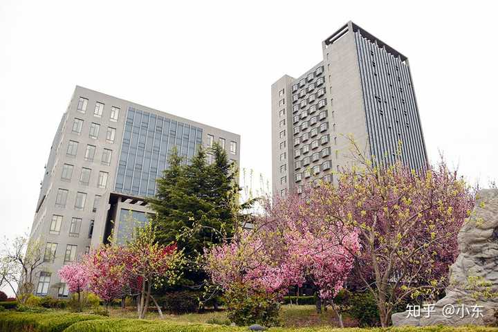 请问青岛理工大学琴岛学院好不好呀环境好不好有没有乱收费现象呢建不