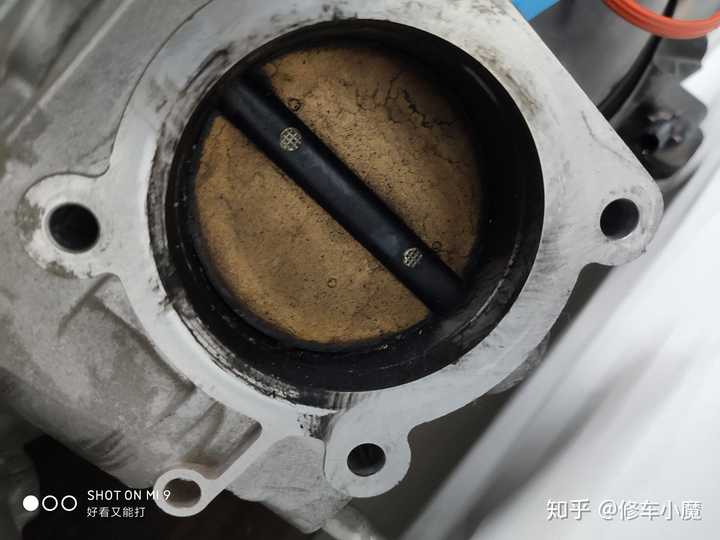 这个图是节气门的积碳!