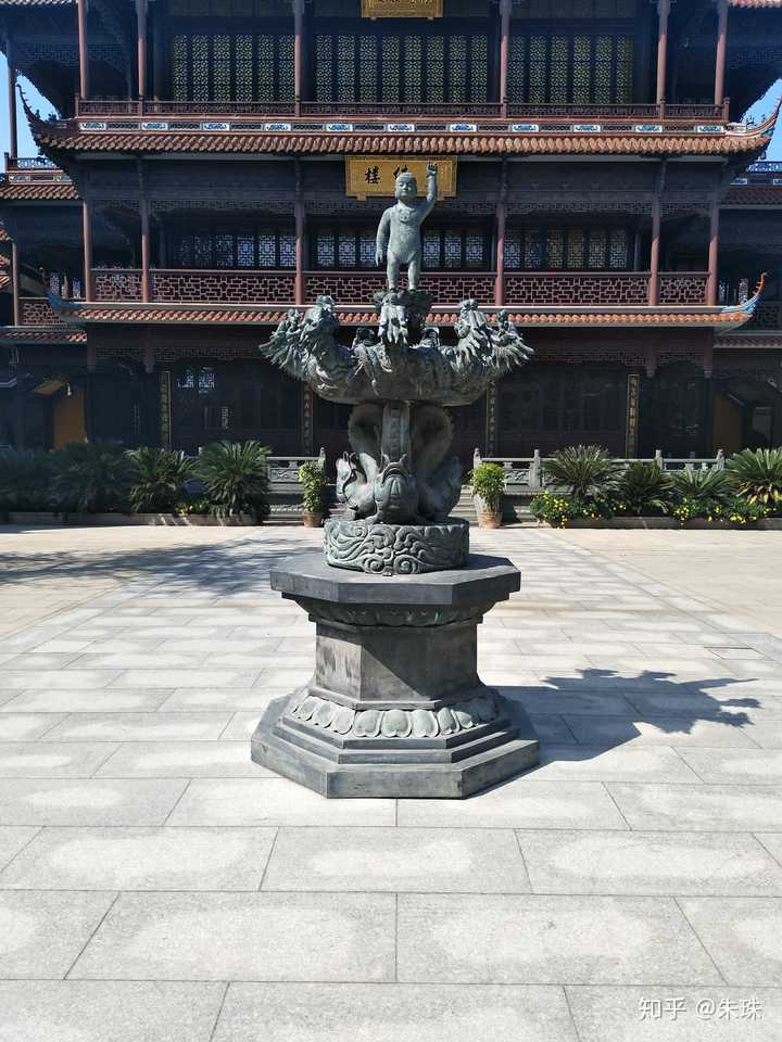 上海奉贤区的万佛阁,比丘尼道场,免门票,人真的少,但是庙修的是真的好