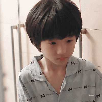 小时候超可爱,现在成年了贼啦帅气