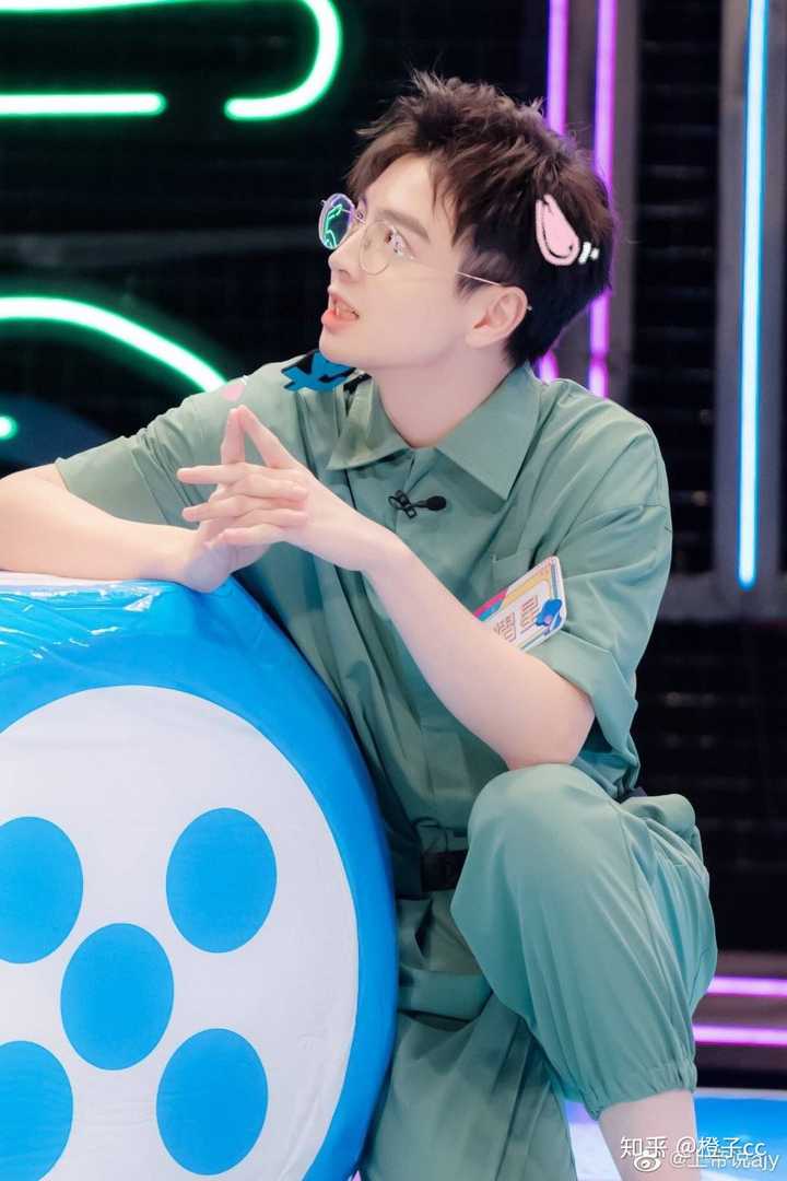 《明星大侦探》中为什么侦探助理小蒲最受欢迎?