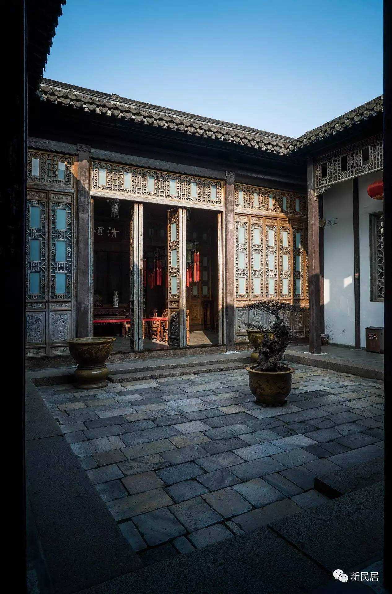 南方四合院有这些特点,所以大部分人更喜欢南方四合院: 第一,偶有
