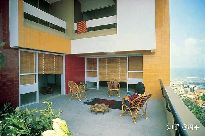 下面是柯里亚"干城章嘉公寓"和柯布"马赛公寓"的对比.