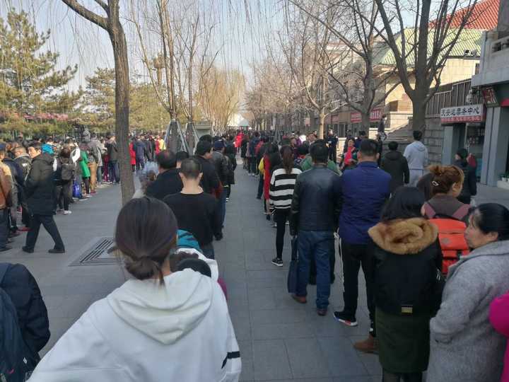 我觉得你要给别人插队, 那么你就去后面继续排队, 把位置给插队的人.