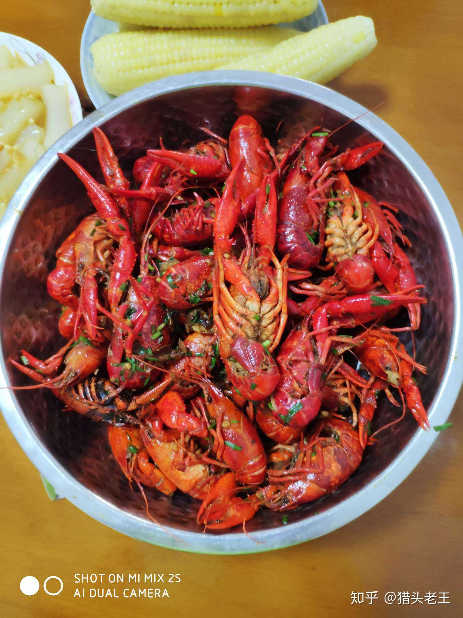 烹制了一盆小龙虾,哈哈