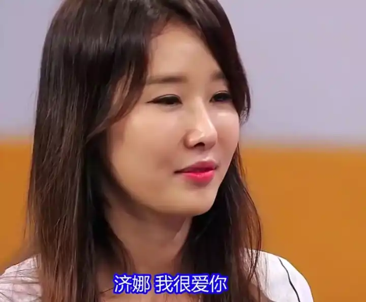 身材火辣,和女儿同框似姐妹,别人猜不出年龄是一种什么体验?