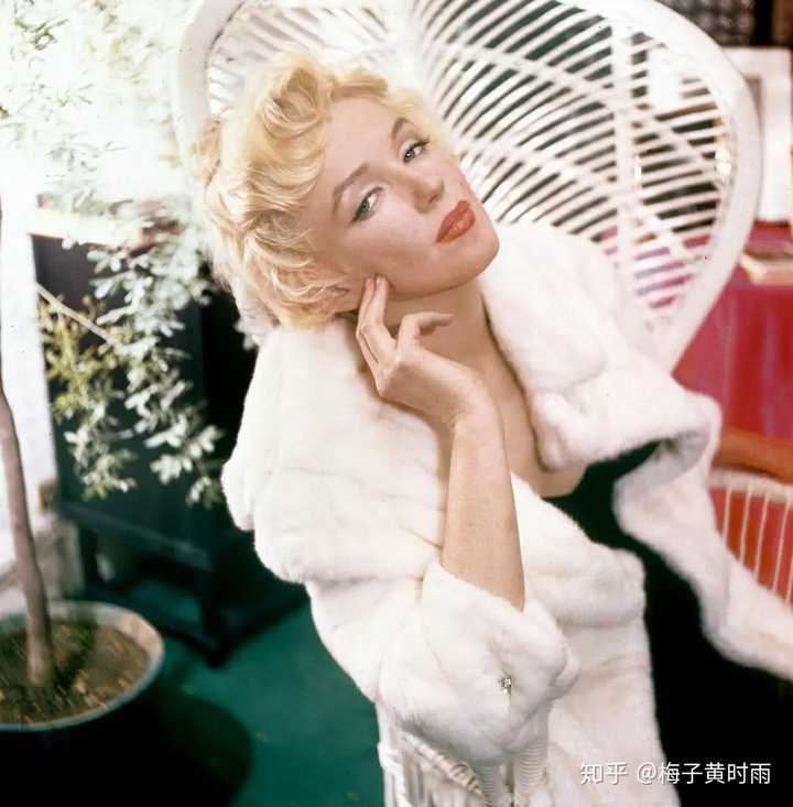 求一些玛丽莲·梦露(marilyn monroe)年轻时的美照? - 知乎