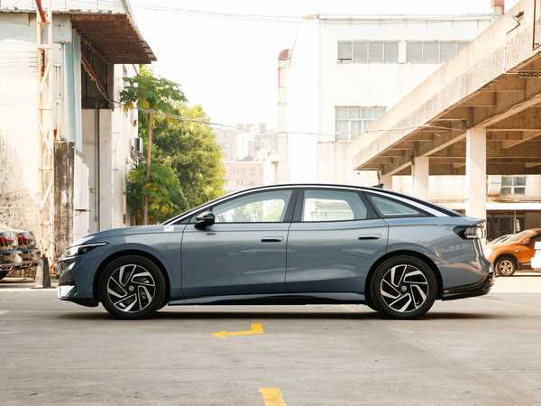 为什么电动汽车比燃油车更费轮胎？