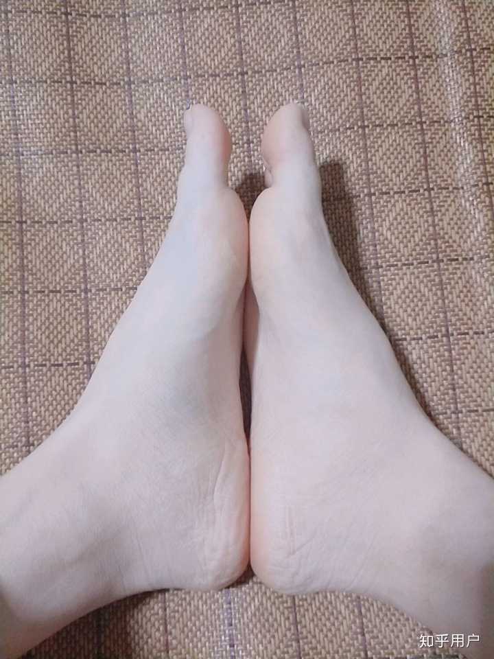 正常脚的形状的照片图片