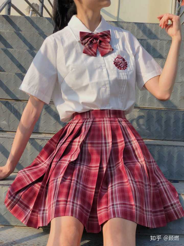 有哪些美貌的紅色jk制服推薦嗎(全方面的襯衫 水手服 下裙 格裙)?