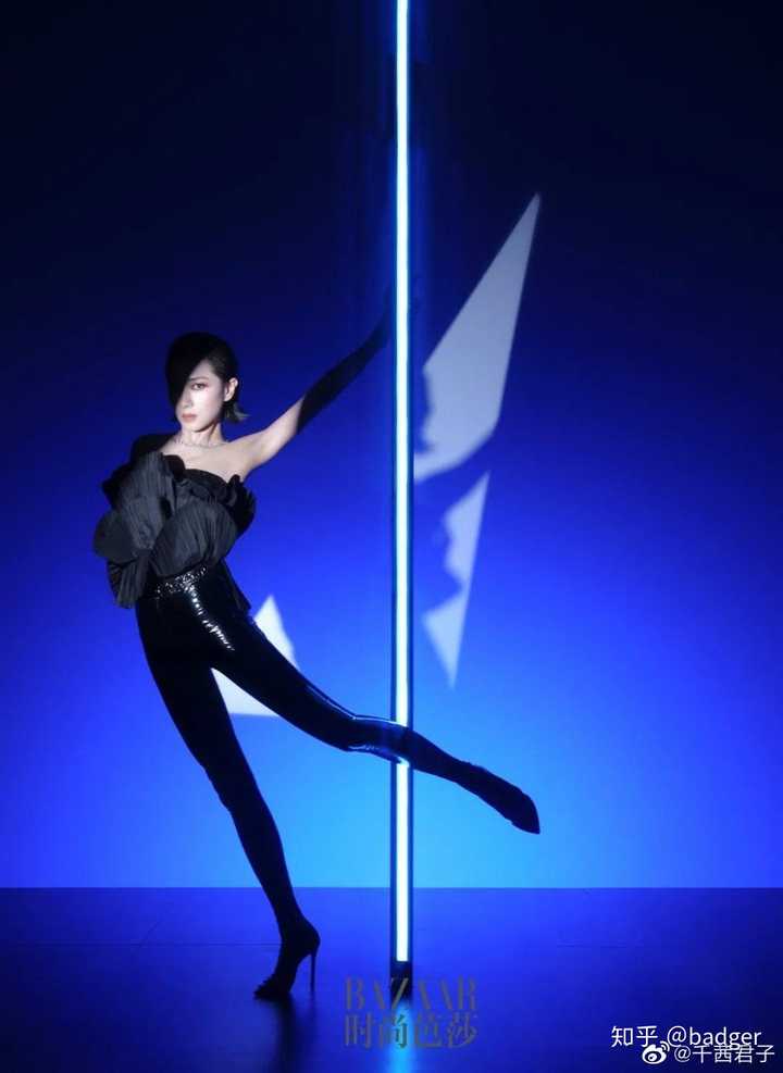 你认为万茜适合穿裙子还是穿裤子