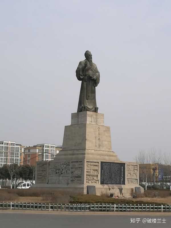 哥们说他们县结婚都要绕曾子像,一来曾子是大孝子,代表感谢父母.