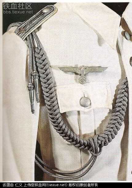 应该是白礼服的原因,让题主误认为是海军,但白色礼服似乎是那个时代