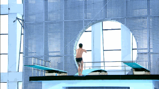 不建议看,老邪都出了吐槽视频表示这部片是《落跑甜心》姐妹篇)