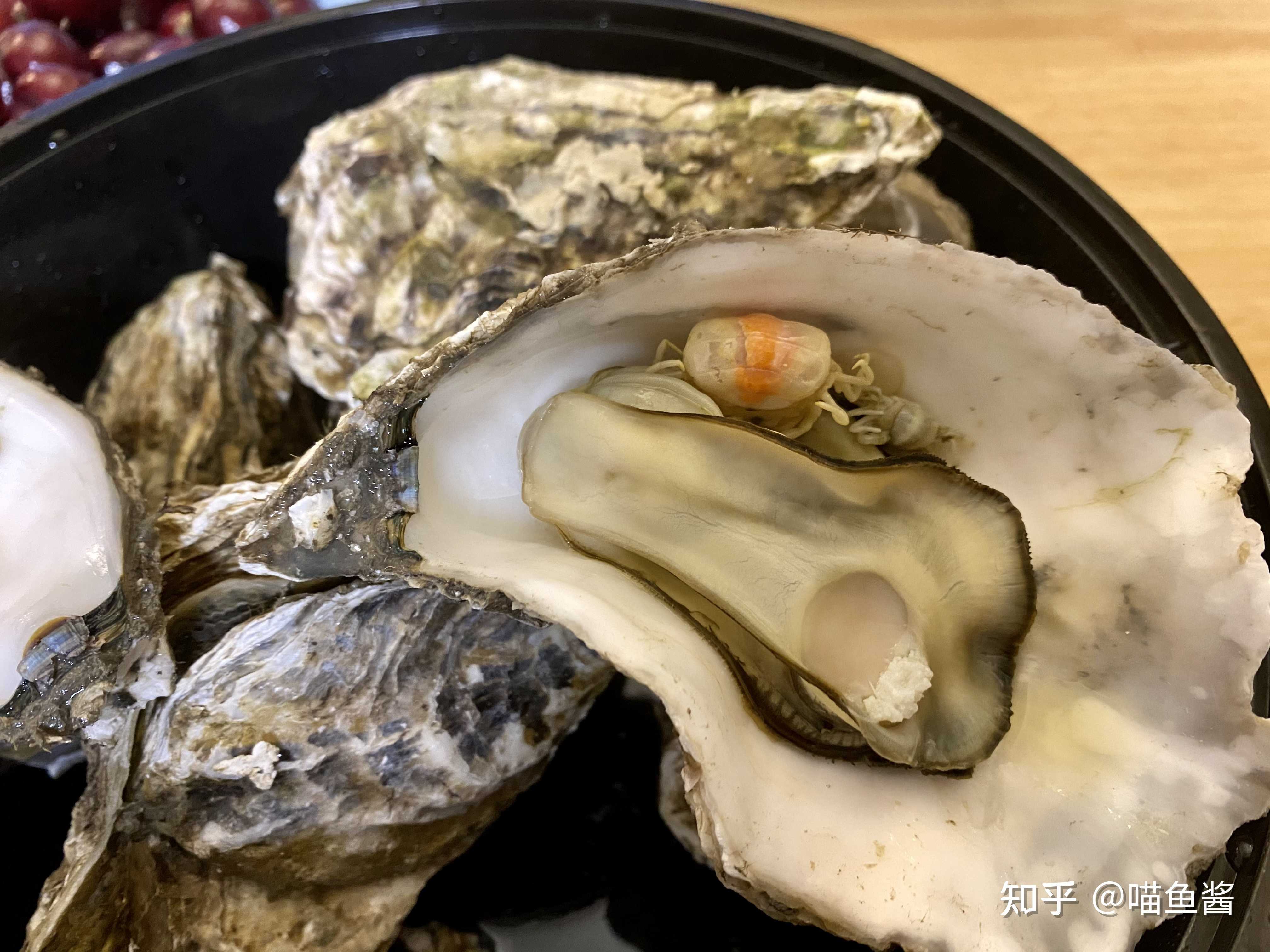 喵鱼酱 的想法: 吃一赠二,躲在牡蛎壳里的两只小豆蟹 - 知乎