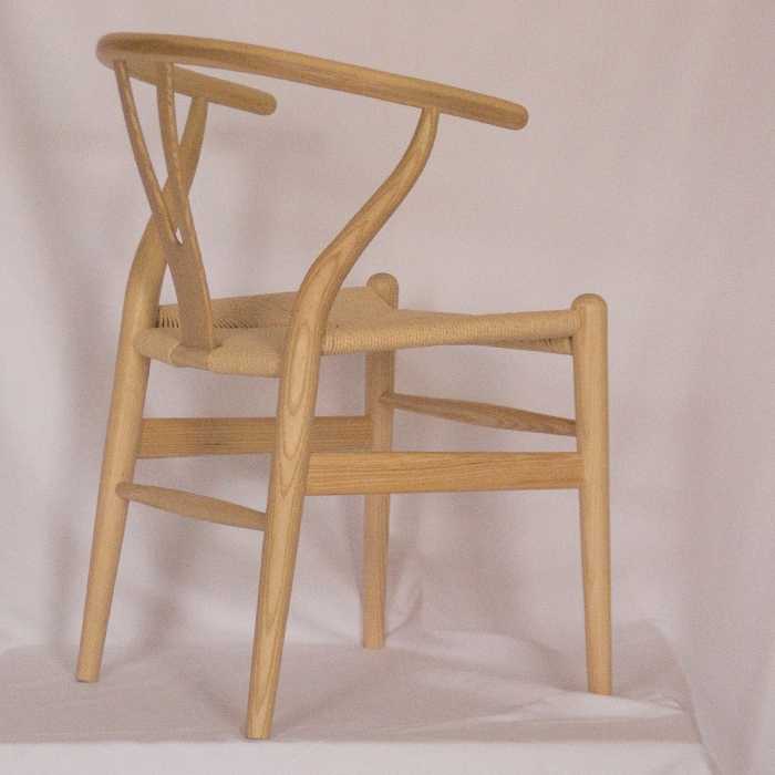 麦秆的桑叉,就是桑树砍下来后在它完全干之前把要弯曲部位放在火上烤