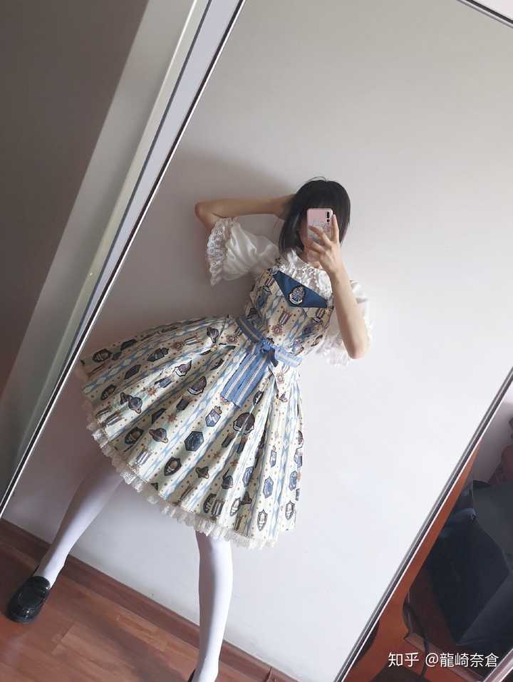 自拍怎么拍出这种全身效果?