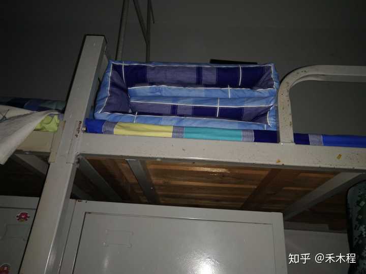 你所在的大学宿舍大约几点关灯呢?